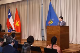 Президент государства Вьетнама Лыонг Кыонг выступает с программной речью в Университете Чили 12 ноября. (Фото: ВИA)