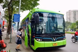Автобус Vinbus в городском районе Vinhomes Smart City (Фото: ВИA)