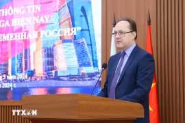 Посол России во Вьетнаме Г.С. Бездетко выступает на конференции. (Фото: ВИА) 