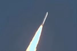 Пятая твердотопливная ракета Epsilon, несущая вьетнамский спутник NanoDragon. (Фото: ВИA)