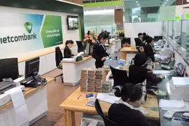 Vietcombank проводит множество рекламных программ для своих услуг по переводу денежных средств в преддверии Tэт. (Фото: ВИA)