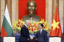 Президент Во Ван Тхыонг (справа) и председателя Национального собрания Болгарии Росен Димитров Желязков. (Фото: ВИA)