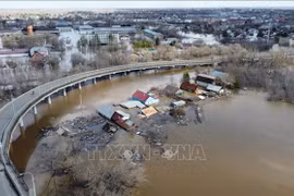 Вид на район, пострадавший от наводнения, в российском городе Оренбург. (Фото: AFP/ВИA)