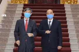 Премьер-министр Нгуен Суан Фук (справа) и президент JICA Китаока Шиничи (Фото: ВИА )