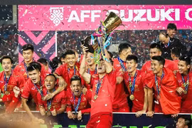 Игроки вьетнамской сборной празднуют победу на Кубке AFF 2018 года. (Фото: ВИА)