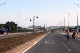 Недавно построенная дорога на острове Фукуок в Киенжанге. (Фото: ВИА)