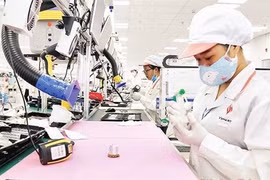 Линия по производству электронных компонентов в парке высоких технологий Hoa Lac в Ханое. (Фото nhandan.com.vn)