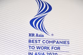 Представитель Vietjet получает награду "HR Asia Awards 2020" 