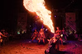 Ночная вечеринка на пляже Нячанга (Фото: Интернет)