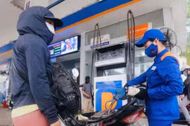 Бензиноколонка Petrolimex. (Фото: Чан Виет/ВИА)