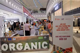 Стенды органических продуктов (Источник: ВИА)