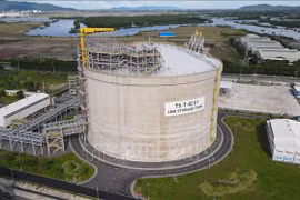 Резервуар для хранения СПГ Вьетнамской газовой корпорации в депо терминала СПГ Тхивай (район Танфыок, город Фуми, провинция Бариа-Вунгтау). (Фото: ВИА)