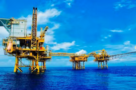 Добыча нефти и газа на месторождении Рангдонг. (Фото nhandan.vn)