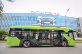 Представитель VinBus сказал, что изучается пилотная система электронных билетов, диверсифицируя способы безналичной оплаты (картами, электронными кошельками, QR-код ...). (Фото: Минь Шон / Vietnam +)