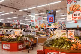 Повышение цен на продукты питания и продовольствие в населенных пунктах, осуществляющих социальное дистанцирование в соответствии с Директивой 16 / CT-TTg, повлияло на индекс потребительских цен в августе. (Фото: Vietnam +)