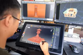 Архитектор Динь Вьет Фыонг использовал 3D-технологию для оцифровки чертежей некоторых произведений буддийской культуры. (Фото: ИЖВ)