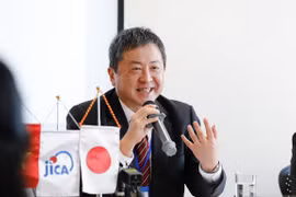 Г-н Симидзу Акира, главный представитель офиса JICA во Вьетнаме выступает на пресс-конференции, состоявшейся в 2022 году. (Фото: Vietnam+)