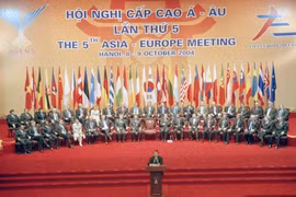 Вьетнам успешно организовал 5-й Саммит Азия - Европа (ASEM 5) в Ханое, 8-9 октября 2004 г. (Фото: ВИА)