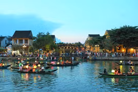 Перевозка туристов по реке Хоай также снова кипит. (Фото: Vietnam +)