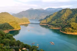 Рассвет над Черной рекой. (Фото: Май Май/ Vietnam+)