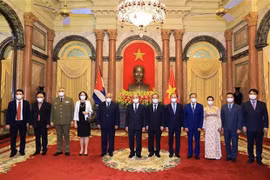 Президент Нгуен Суан Фук и делегация посольства Кубы (Фото: ВИА)