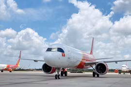 Самолет Vietjet доставил 200 ИВЛ из Германии в аэропорт Таншоннят. (Фото опубликовано ВИА)