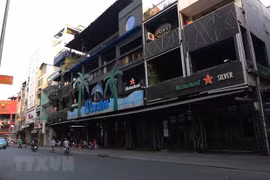 Бары и пивные на пешеходной улице Буй Виен в Хошимине (Фото: ВИА)