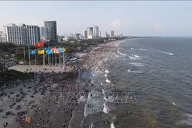 Прибрежный город Вунгтау 1 мая встречает почти 100.000 туристов (Фото: ВИA)