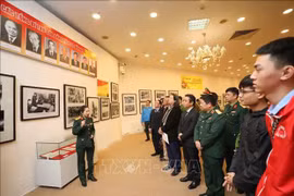 На выставке (Фото: ВИА) 