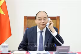 Премьер-министр Нгуен Суан Фук провел телефонный разговор с премьер-министром Сингапура Ли Сянь Луном. (Фото: ВИА)