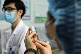 Вакцинация AstraZeneca от COVID-19 для медперсонала больницы общего профиля. (Фото: ВИА)