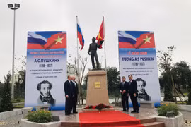 Секретарь Совета Безопасности РФ Н. Патрушев принял участие в официальном открытии памятника А.С.Пушкина в Ханое 17 марта. (Фото: Там Ханг/ВИА)