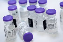 Первая партия вакцины против COVID-19, произведенной Pfizer Biopharmaceutical, вероятно, прибудет во Вьетнам в июле. (Фото: ВИА)
