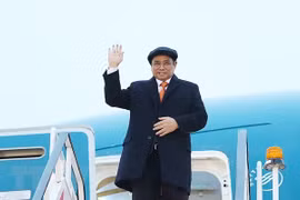 Премьер-министр Фам Минь Тьинь прибывает в аэропорт Прествик в Шотландии утром 31 октября (по местному времени) (Фото: ВИА) 