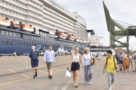 Spectrum of the Seas - один из десяти самых роскошных круизных лайнеров в мире - пришвартовался в порту Танканг - Каймеп в провинции Бария - Вунгтау (Фото: vungtau.gov.vn) 