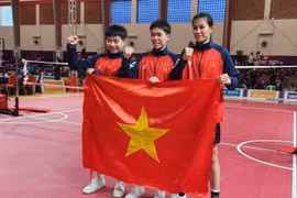 Команда сепак такрау Вьетнама выиграла первую золотую медаль на SEA Games 32 в женском парном разряде, возглавив группу с 3 победами и 1 поражением. (Фото: ВИА)