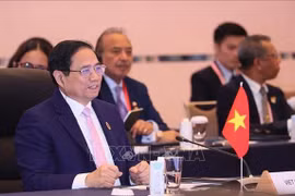 Премьер-министр Фам Минь Тьинь принимает участие в открытии юбилейного саммита, посвященного 50-летию дружбы и сотрудничества между АСЕАН и Японией в Токио. (Фото: ВИА) 