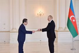 Посол Вьетнама в России по совместительству в Азербайджане Данг Минь Кхой вручил верительные грамоты президенту Азербайджана Ильхаму Алиеву. (Фото: ВИА)
