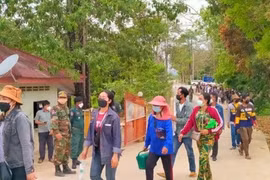 Камбоджийские рабочие возвращаются домой из Таиланда. (Фото: The Phnom Penh Post)