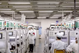Американская корпорация Apple выбрала Вьетнам и Индию в качестве своих новых производственных центров. (Фото: baodautu.vn)