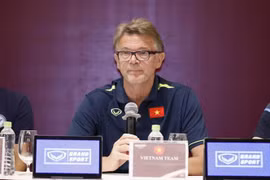 Тренер сборной Вьетнама U23 Филипп Трусье выступает на пресс-конференции. (Фото: ВИА)