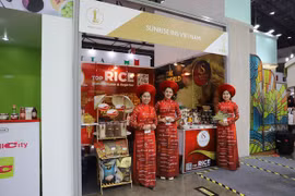 Вьетнам представляет высококачественную рисовую продукцию на выставке Thaifex Anuga 2023 в Таиланде. (Фото: ВИA)