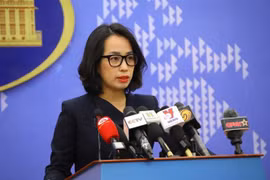 Официальный представитель Министерства иностранных дел Фам Тху Ханг ответила на вопросы отечественных и международных журналистов. (Фото: ВИА)