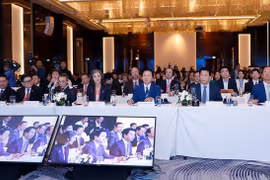 На форуме присутствовали заместитель премьер-министра Чан Хонг Ха, министр природных ресурсов и окружающей среды Данг Куок Кхань и другие делегаты. (Фото baotainguyenmoitruong.vn) 