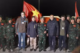 Аварийно-спасательный отряд Вьетнамской народной армии с принимающими силами Турции. (Фото: ВИА)