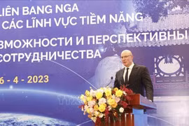 Выступает заместитель Председателя Правительства Российской Федерации Дмитрий Чернышенко. (Фото: Чан Вьет/ВИА)