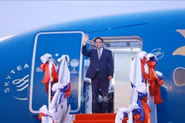 Премьер-министр Фам Минь Тьинь прибыл в Лаос на 4-й саммит MRC. (Фото: ВИА)
