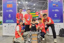 Вьетнамские школьники впервые победили на Всемирном соревновании роботов FGC 2023. (Фото: qdnd.vn)