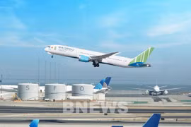 Самолет Bamboo Airways взлетает (Фото: ВИА) 