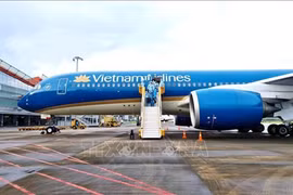Самолет Vietnam Airlines в международном аэропорту Вандон в северной прибрежной провинции Куангнинь (Фото: ВИА) 